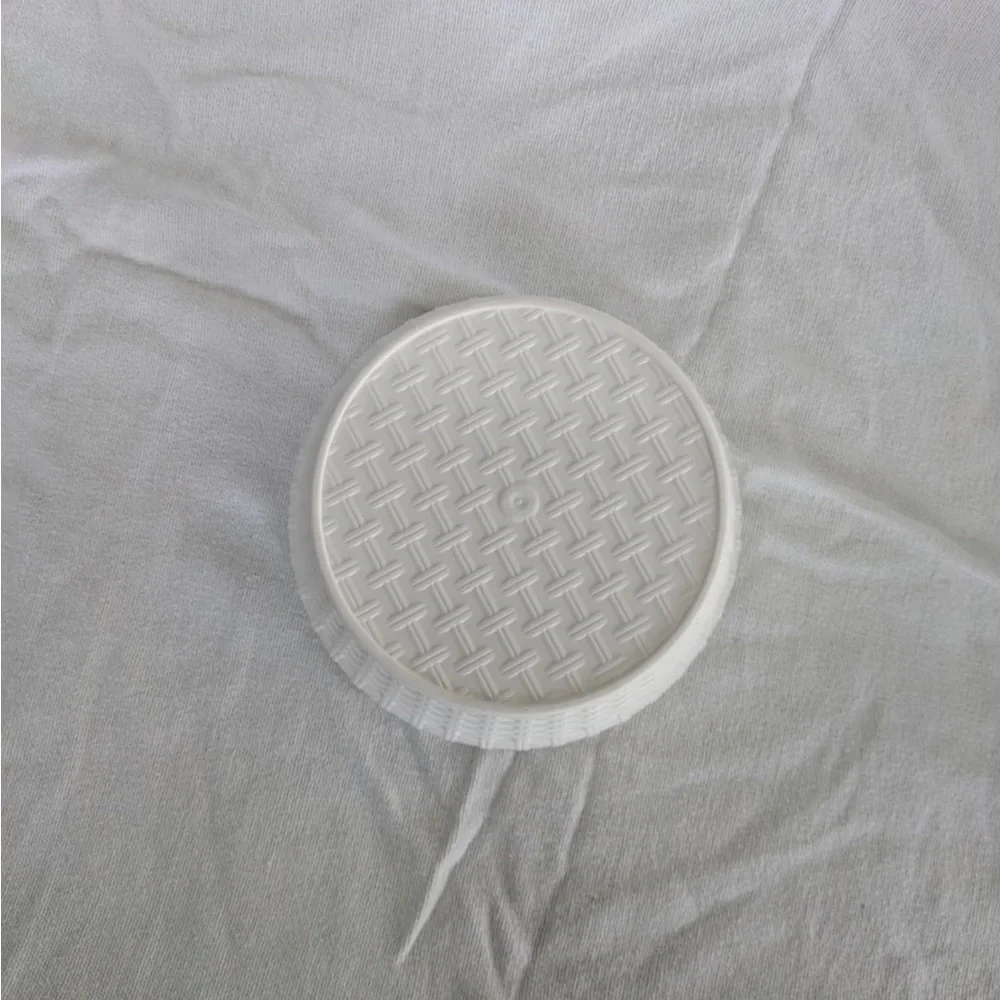 2pk 37oz Plastic Woven Baskets white - Bullseye's Playground NWT
